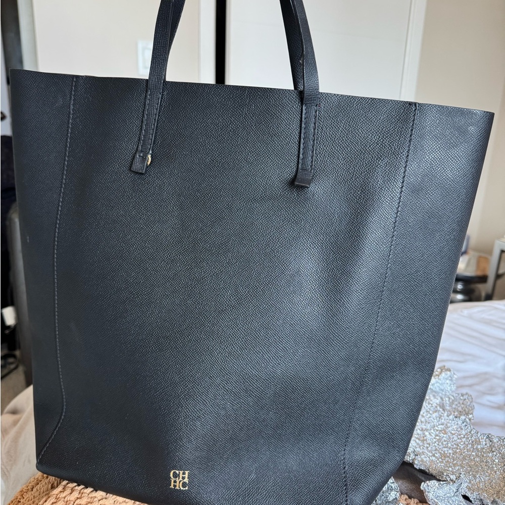 Carolina Herrera Black Tote Bag with Structured Design and Spacious Compartment